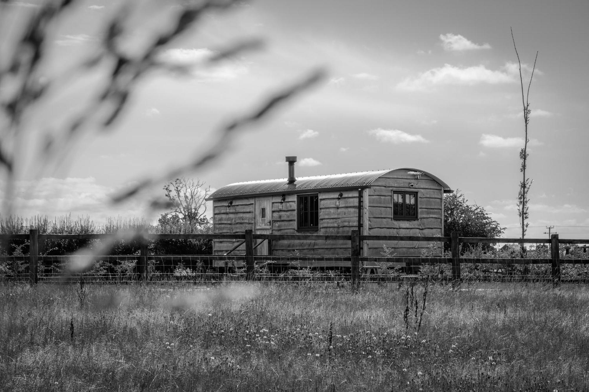 Monkwood Shepherds Hut - Ockeridge Rural Retreats Ουόρσεστερ Εξωτερικό φωτογραφία
